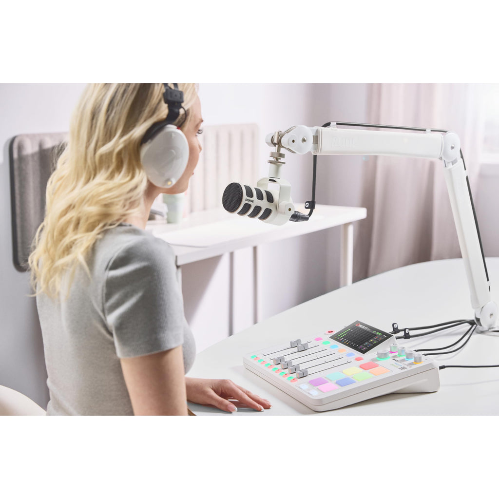 White Cardioid Dynamic Broadcast Microphone with XLR Cable P5244