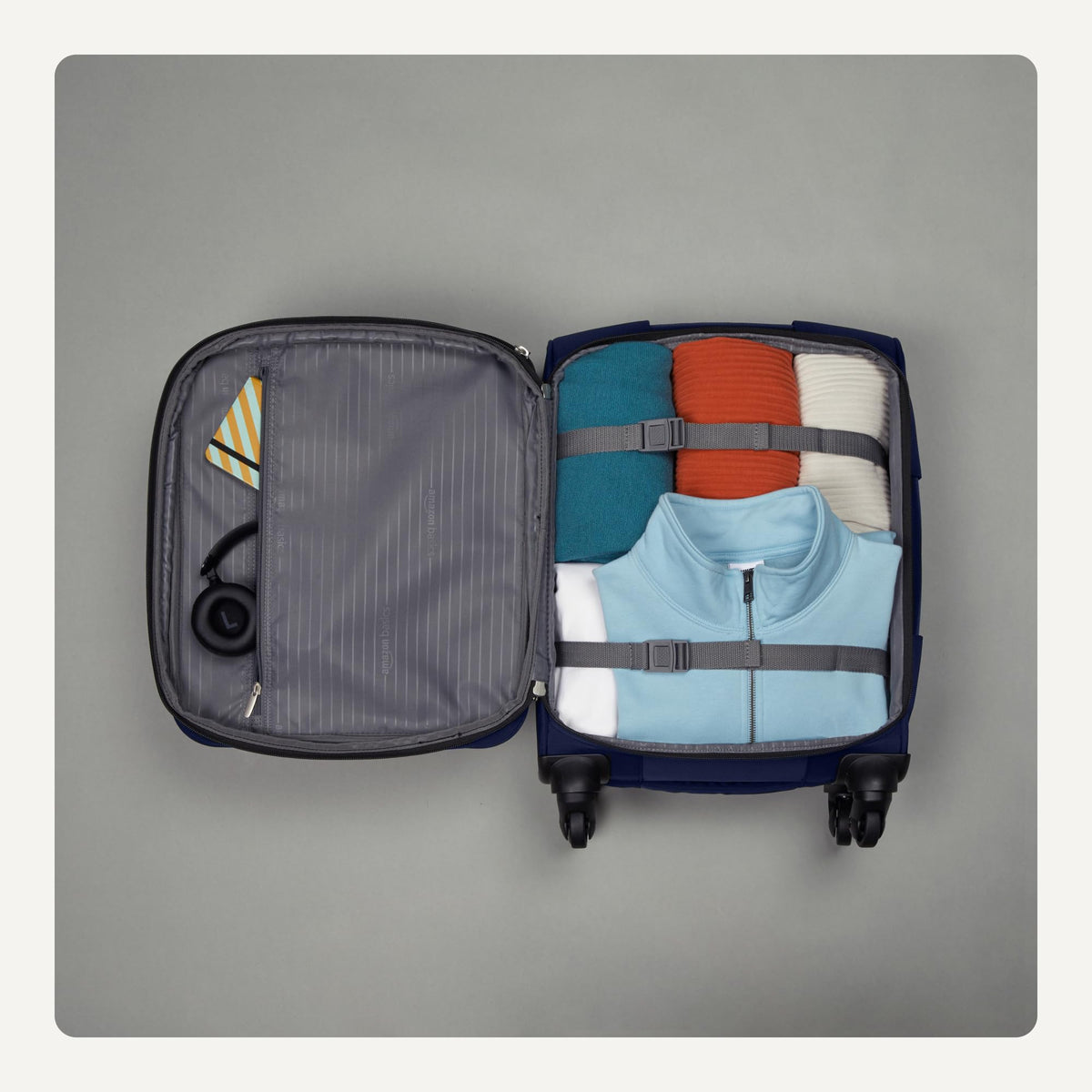 18" Medium Expandable Softside Suitcase with Spinner Wheels, Black F7116